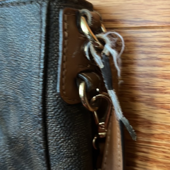 Michael Kors shoulder bag in GUC. - Picture 7 of 7